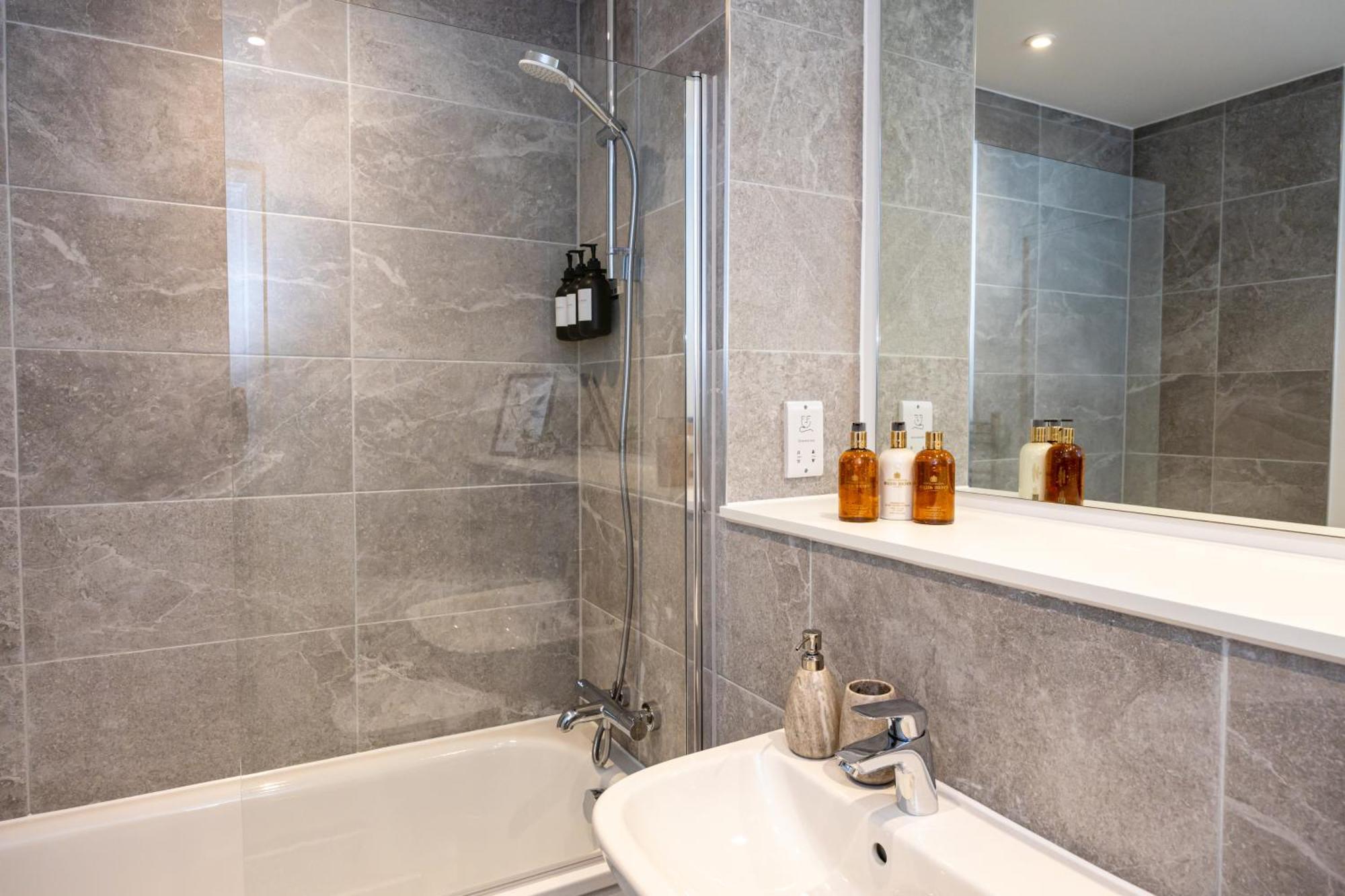Pet Friendly 2Br Near Station By Asquare Letting Apartment แมนเชสเตอร์ ภายนอก รูปภาพ